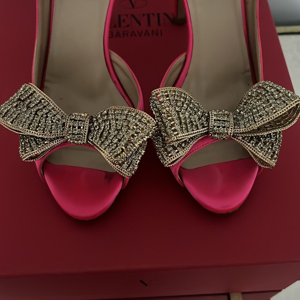 Valentino Hot pink size 8 satin rhinestone Bow heels gently worn condition w-box - Picture 8 of 10